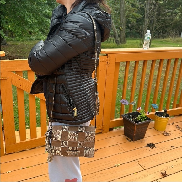 Michael Michael Kors Vivian Woven Medium Messenger - Picture 2 of 15